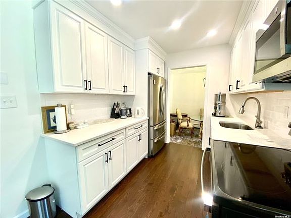 3rd image of 30 Hillcrest Dr