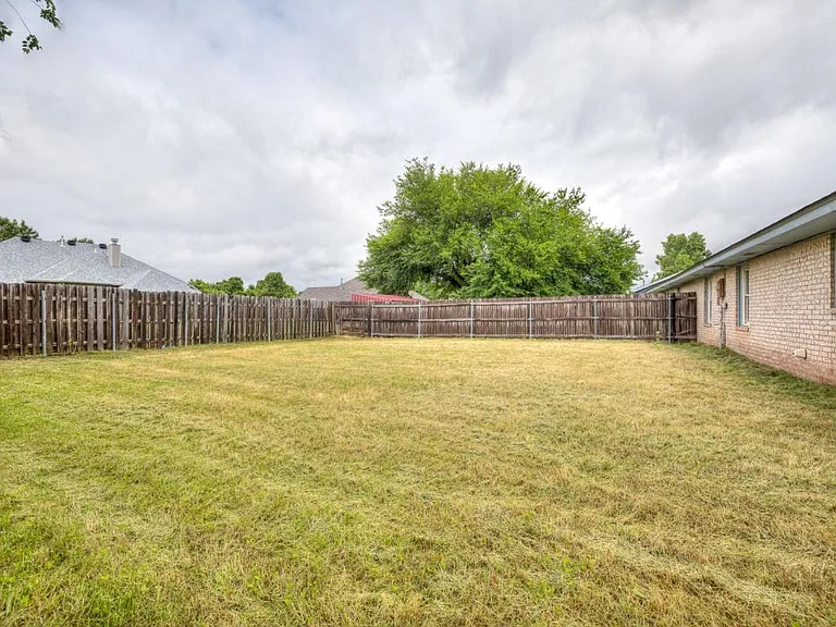 523 N Robin Way — Photo 42