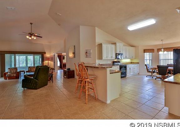 5th image of 302 Leoni St