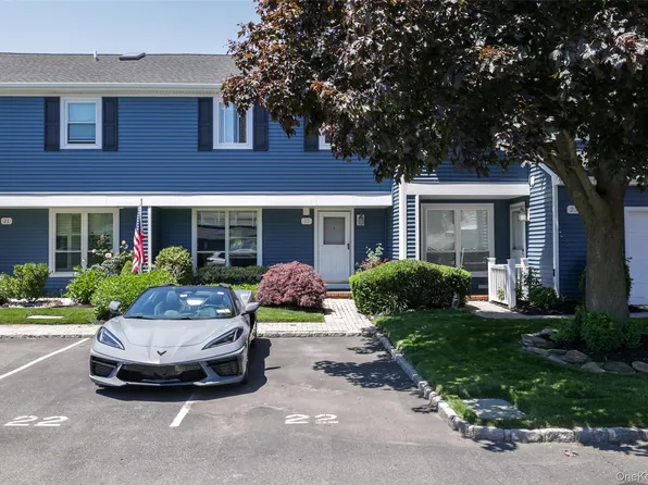 100 Baker Court #22, Island Park, NY 11558