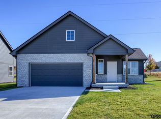 10205 S 180th Avenue Cir, Omaha, NE 68136