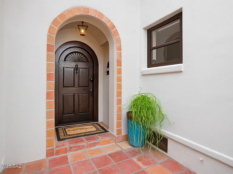 1228 N Norton Ave — Photo 2