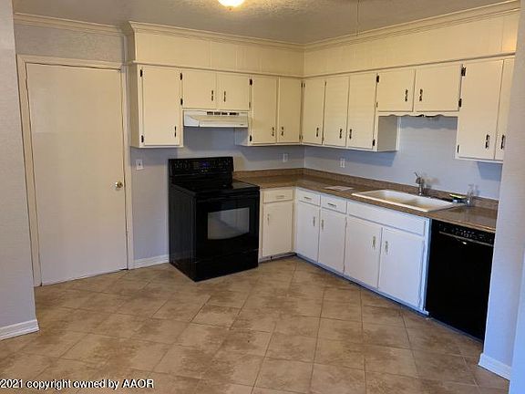 3rd image of 1022 Holly Ln
