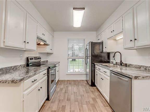 5th image of 15925 Lake Hills Dr