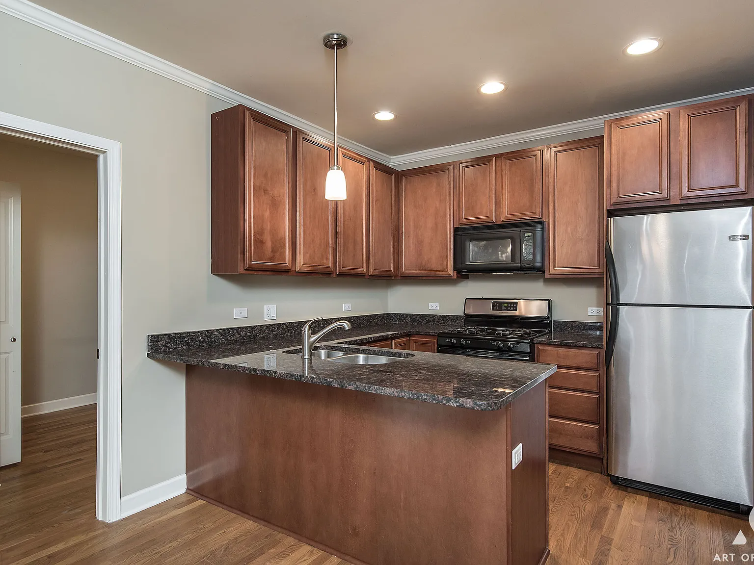 2 bed, 800 sqft, $2,000 — Photo 3