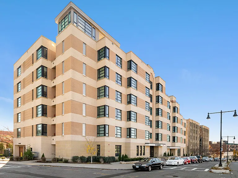 1650 Commonwealth Ave #606 — Photo 2
