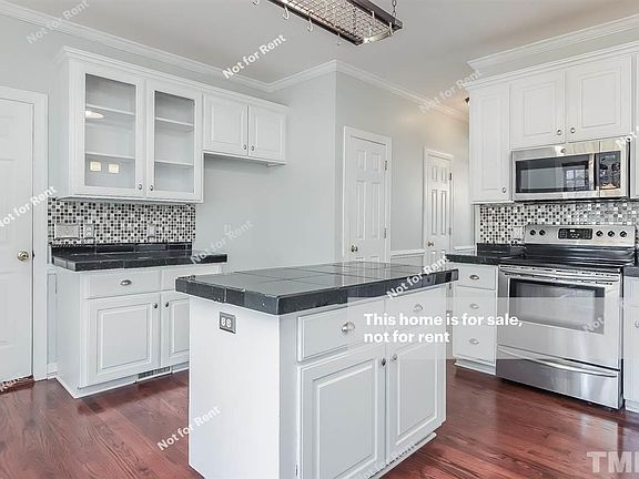 3rd image of 229 Elam St