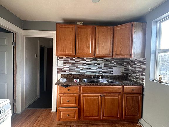 3rd image of 7068 Ford Ave #2