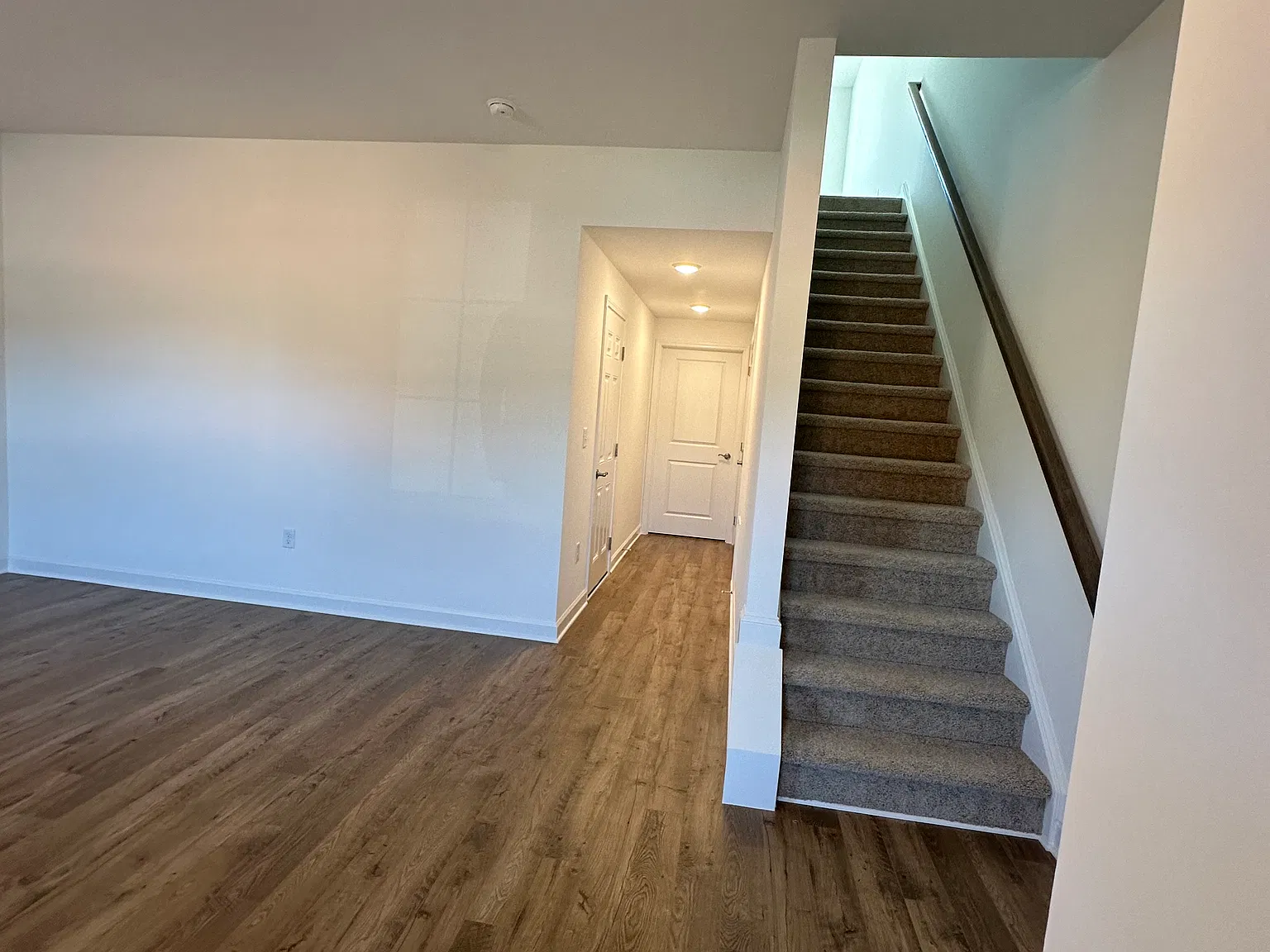 2 bed, 1868 sqft, $2,300 — Photo 3