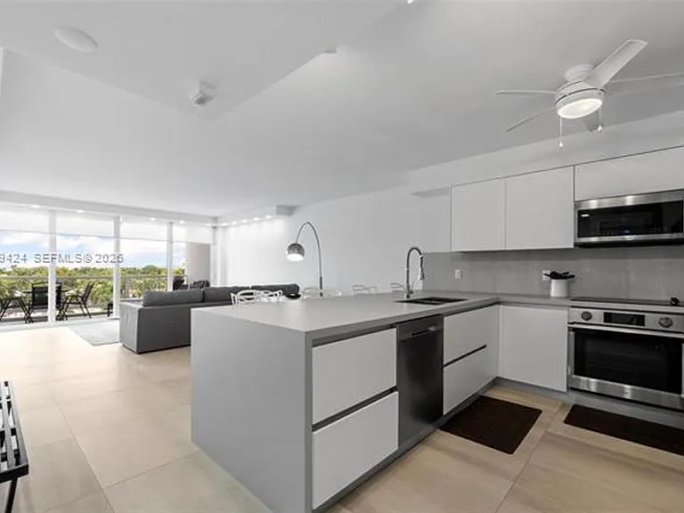 5700 Collins Ave #7J — Photo 6