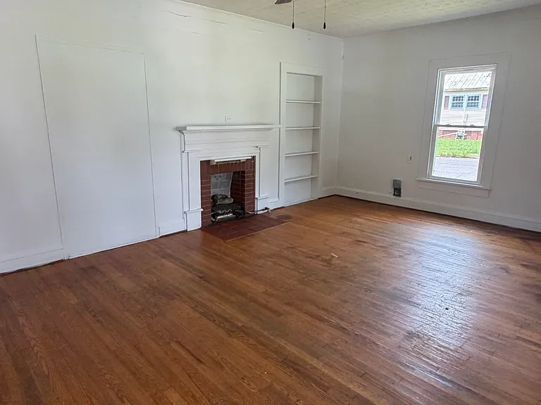 616 Morehead St — Photo 5