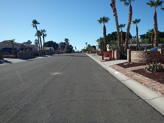 4th image of 13852 E 46th Dr