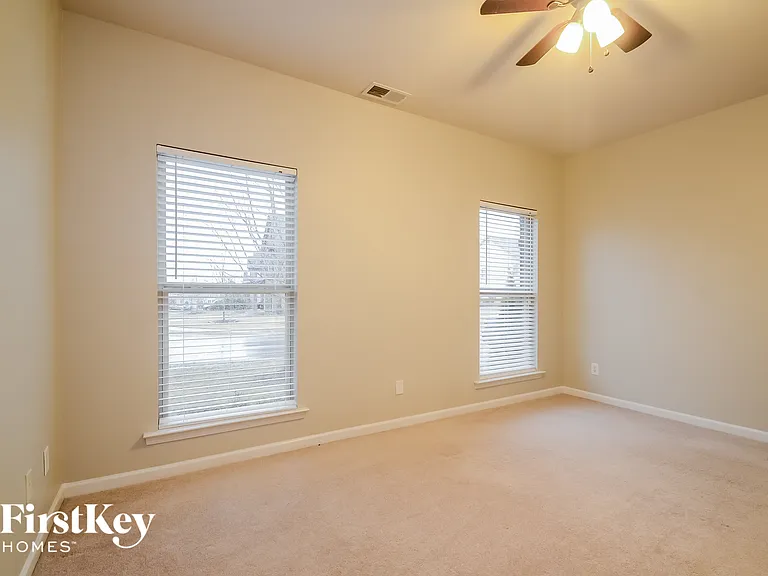 1072 Pine Valley Dr — Photo 12