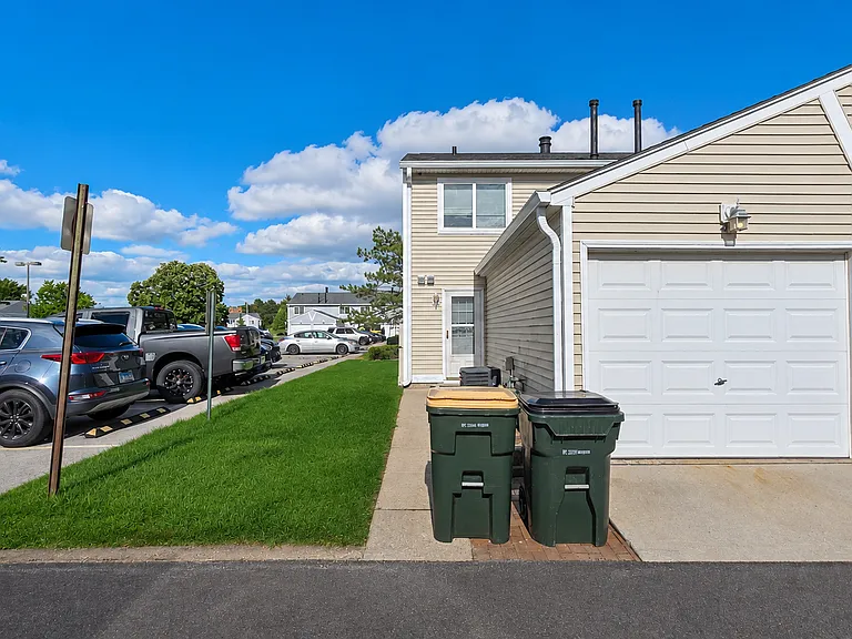 417 Meadow Green Ln — Photo 10