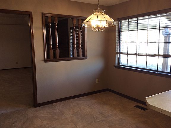 Breakfast dining area 