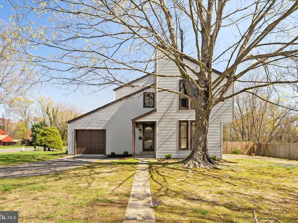 19 Enfield Dr, East Windsor, NJ 08520
