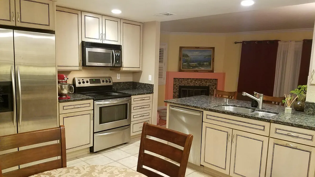 Kitchen - 10993 Avenida De Los Lobos