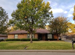 2809 Autumn Dr, Hurst, TX 76054