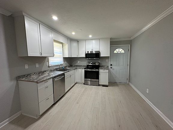 3rd image of 303 S Eastway Dr
