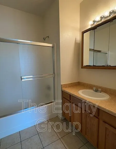 1319 S Crowe St #B — Photo 11