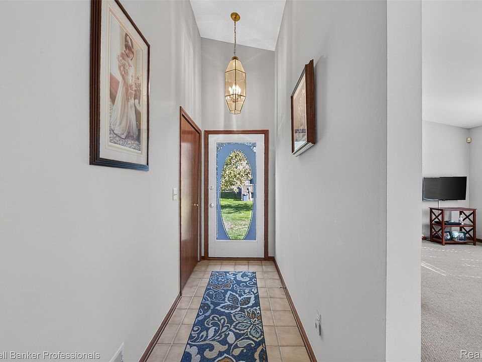 8421 Solca Dr, photo 23