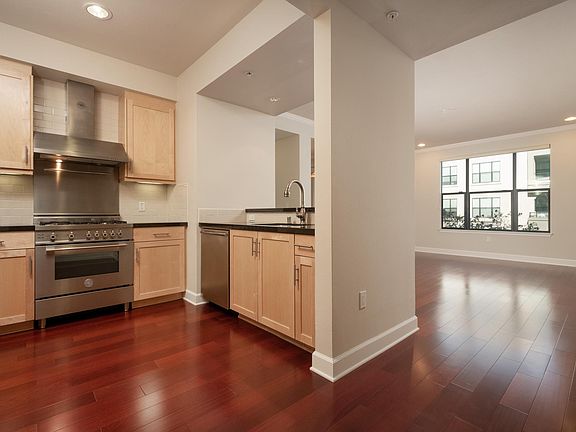 3rd image of 1001 Laurel St Unit 227