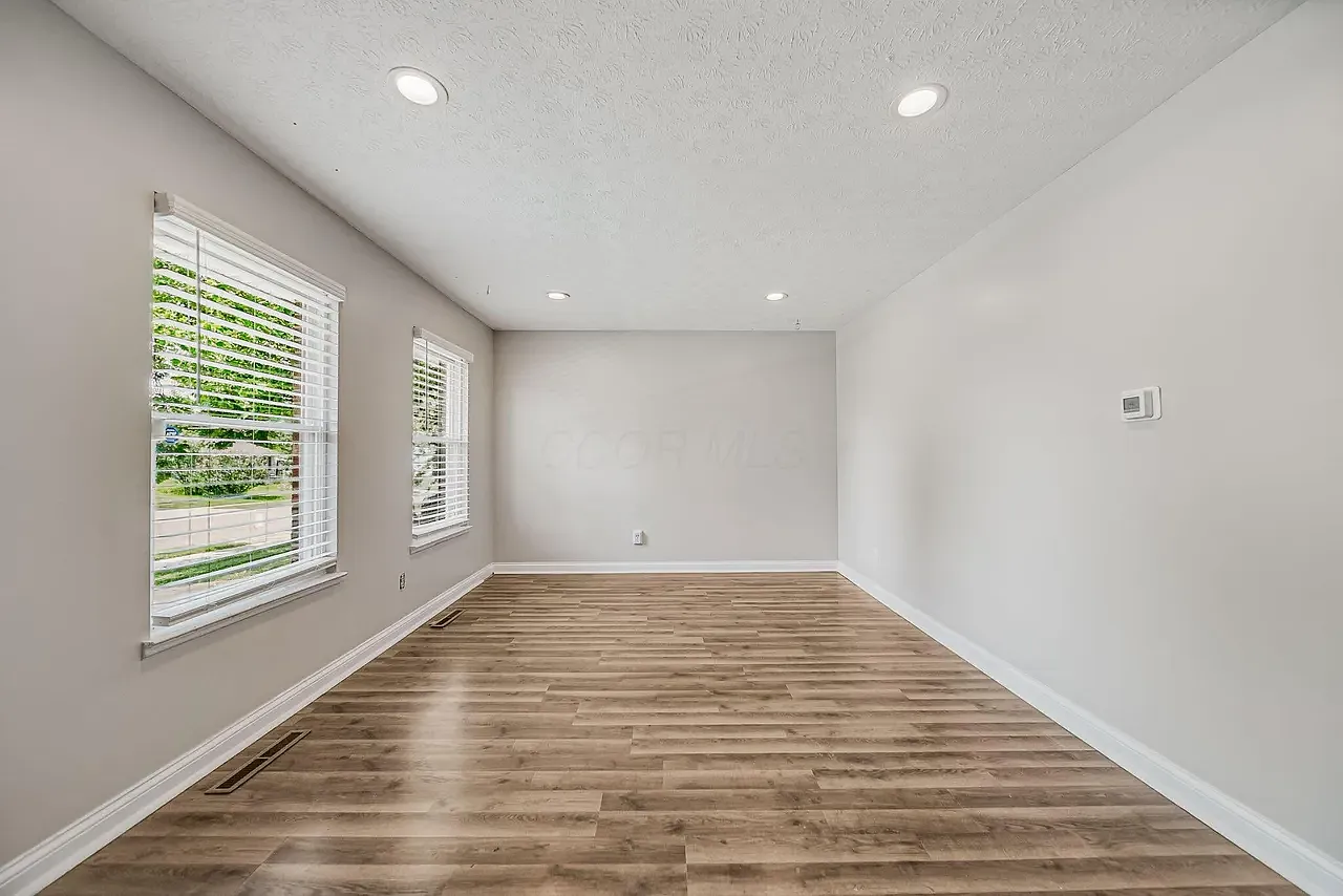 4 bed, 1176 sqft, $2,400 — Photo 3