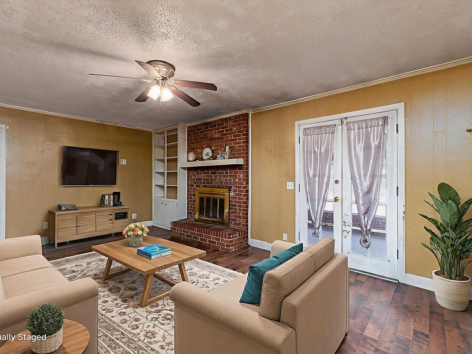 1st image of 137 Bridgewater Cir