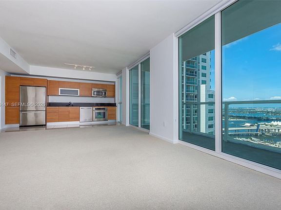 2nd image of 253 NE 2nd St APT 3805