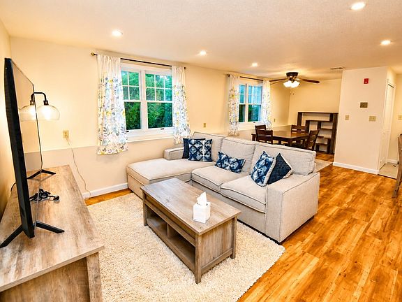 2nd image of 20 Webb Pl APT 1A