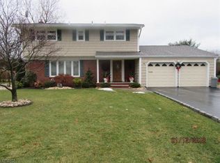 166 Stonehenge Ter, Clark, NJ 07066