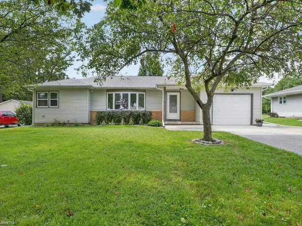 3407 Veralta Dr, Cedar Falls, IA 50613