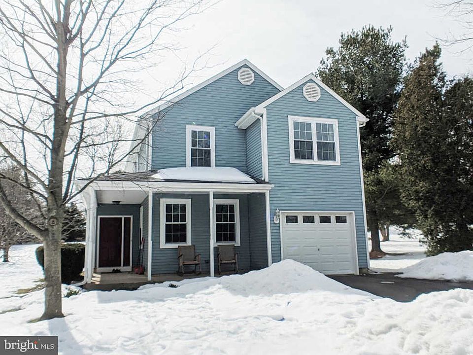 1st image of 251 Stanford Pl