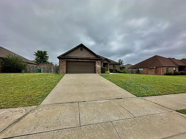 441 Sorrento Dr — Photo 2