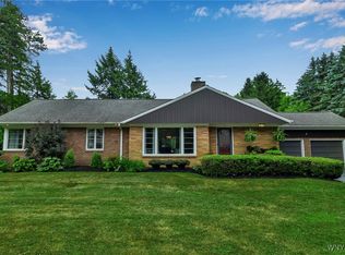 65 Deepwood Dr, East Aurora, NY 14052