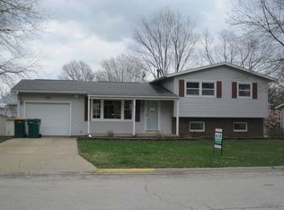 1112 Debbie Ln, Macomb, IL 61455