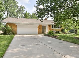8 Sunview Ln, Saint Louis, MO