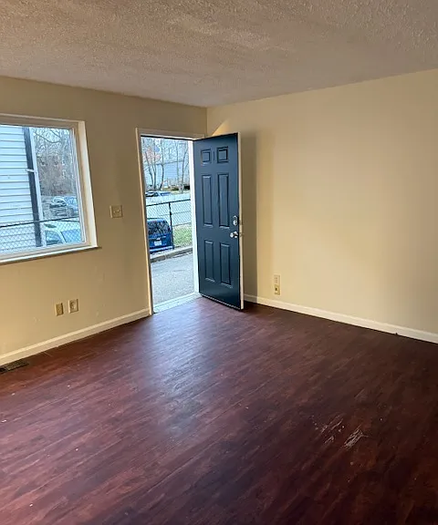 1821 Mills Ave — Photo 1