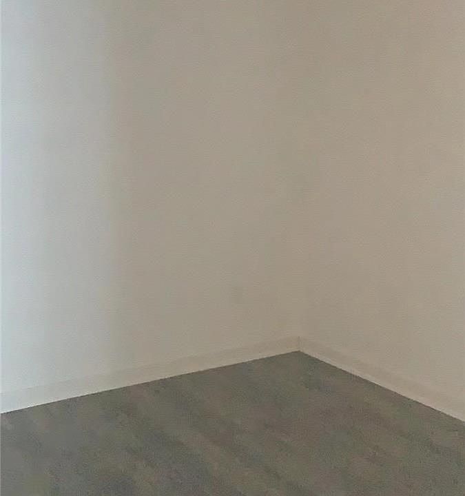 2nd image of 10 Navy Wharf Ct #705