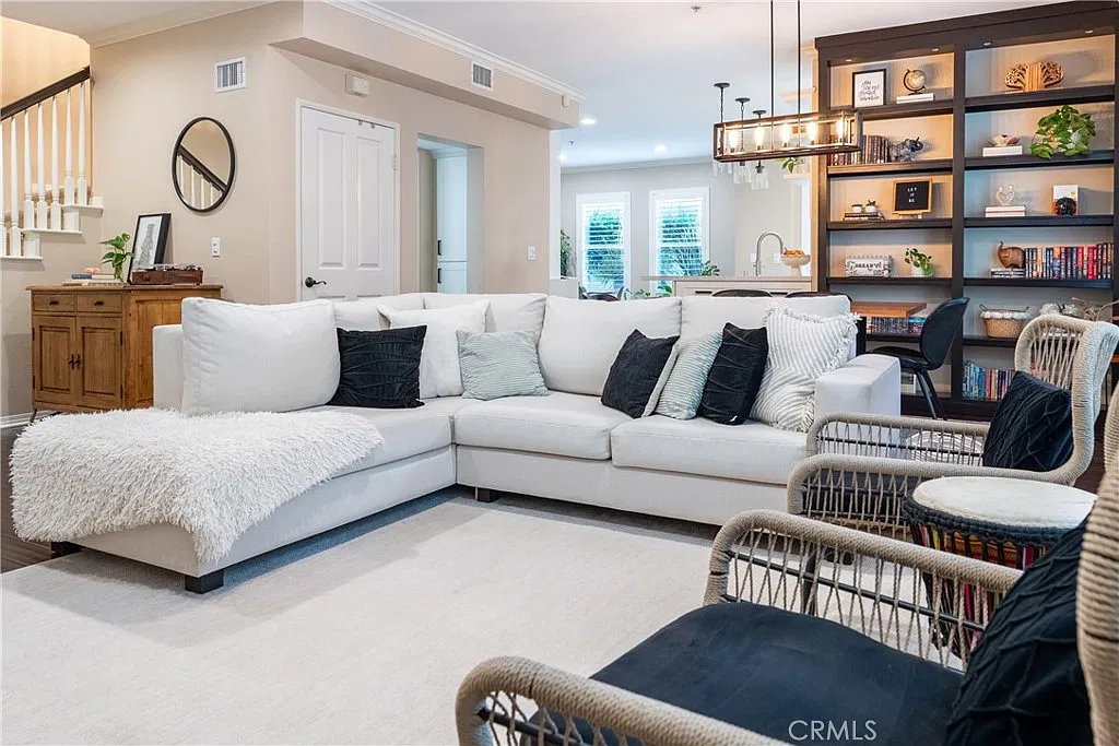 6020 Seabluff Dr — Photo 4