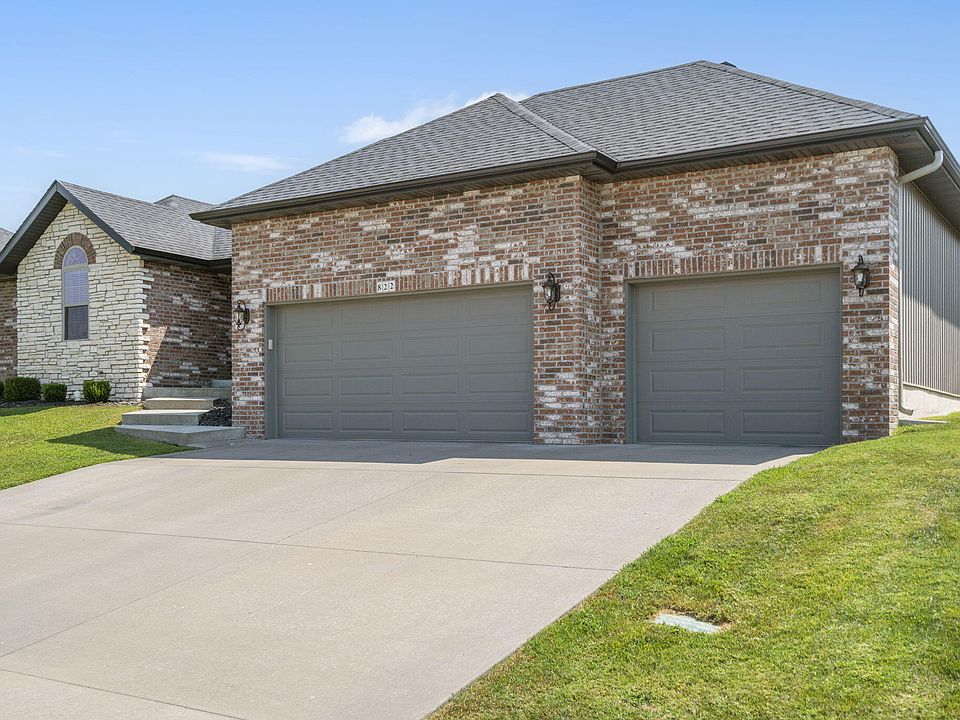 1st image of 822 S Eastridge Avenue