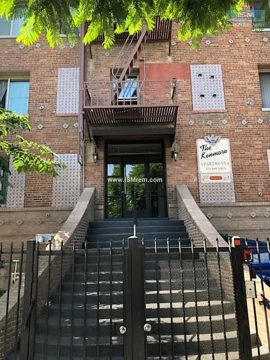 Building Photo - 257 S Kenmore Ave #103