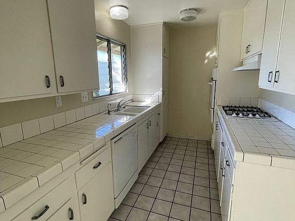 4th image of 2290 Camilar Dr