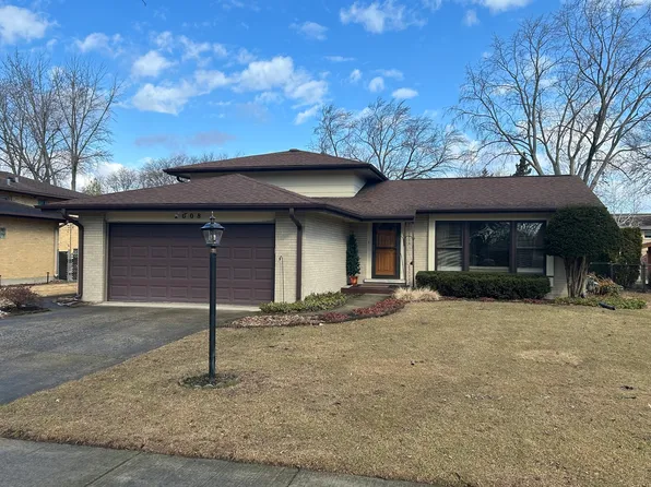 2008 E Woodview Dr, Mount Prospect, IL 60056