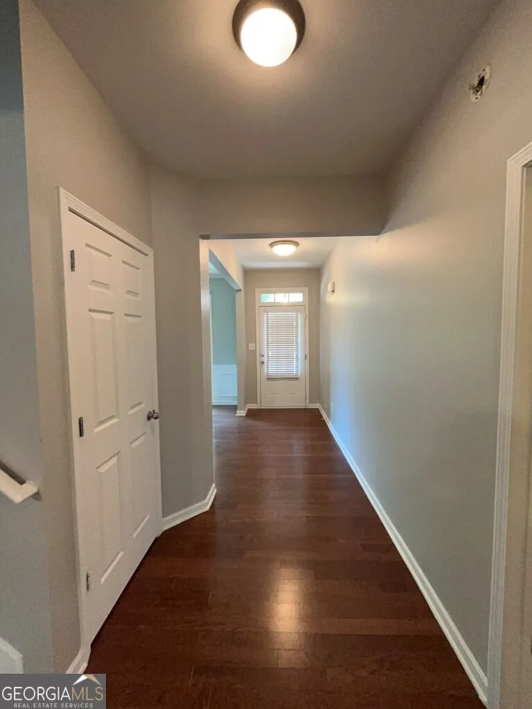 4 bed, 2.5 bath, 2414 sqft, $2,495 — Photo 2