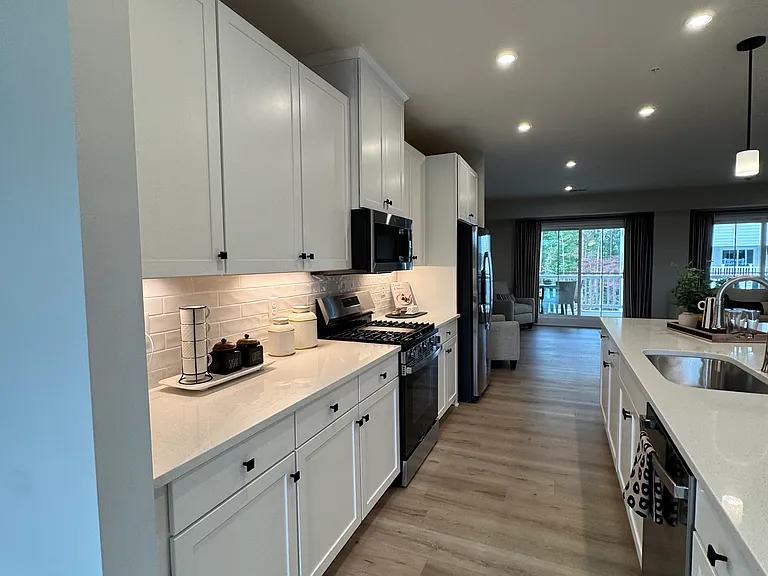 8001 Lake Laurel Ln #B — Photo 15