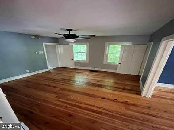 4th image of 116 Branch St