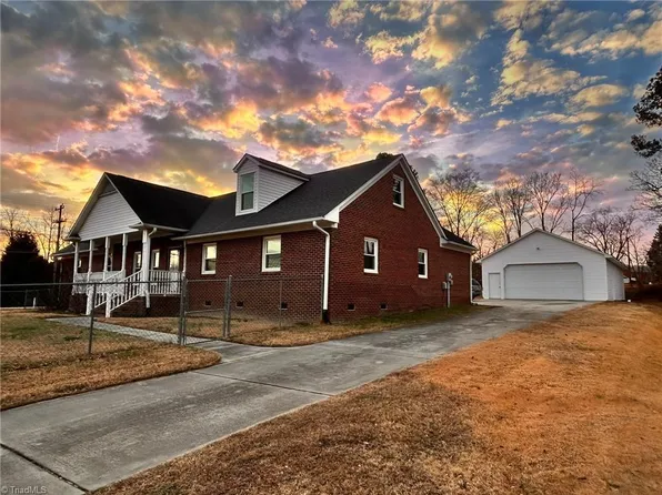 1501 Cox Ct, High Point, NC 27263