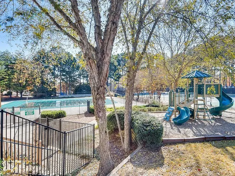 635 Chantress Ct — Photo 16