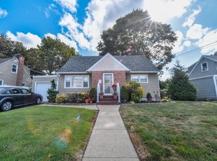 316 Unqua Rd, Massapequa, NY 11758